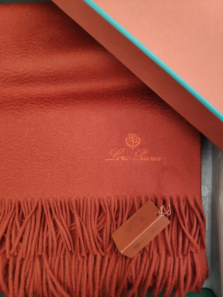 Пледы от ТМ Loro Piana